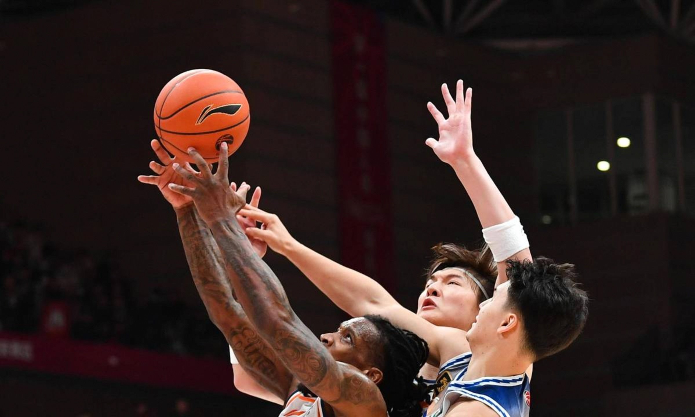 星空体育-离谱！关键时刻亚特兰大远射贴柱犹他爵士关键时刻手感冰凉，风云突变广东宏远今晨队长鼓劲的简单介绍